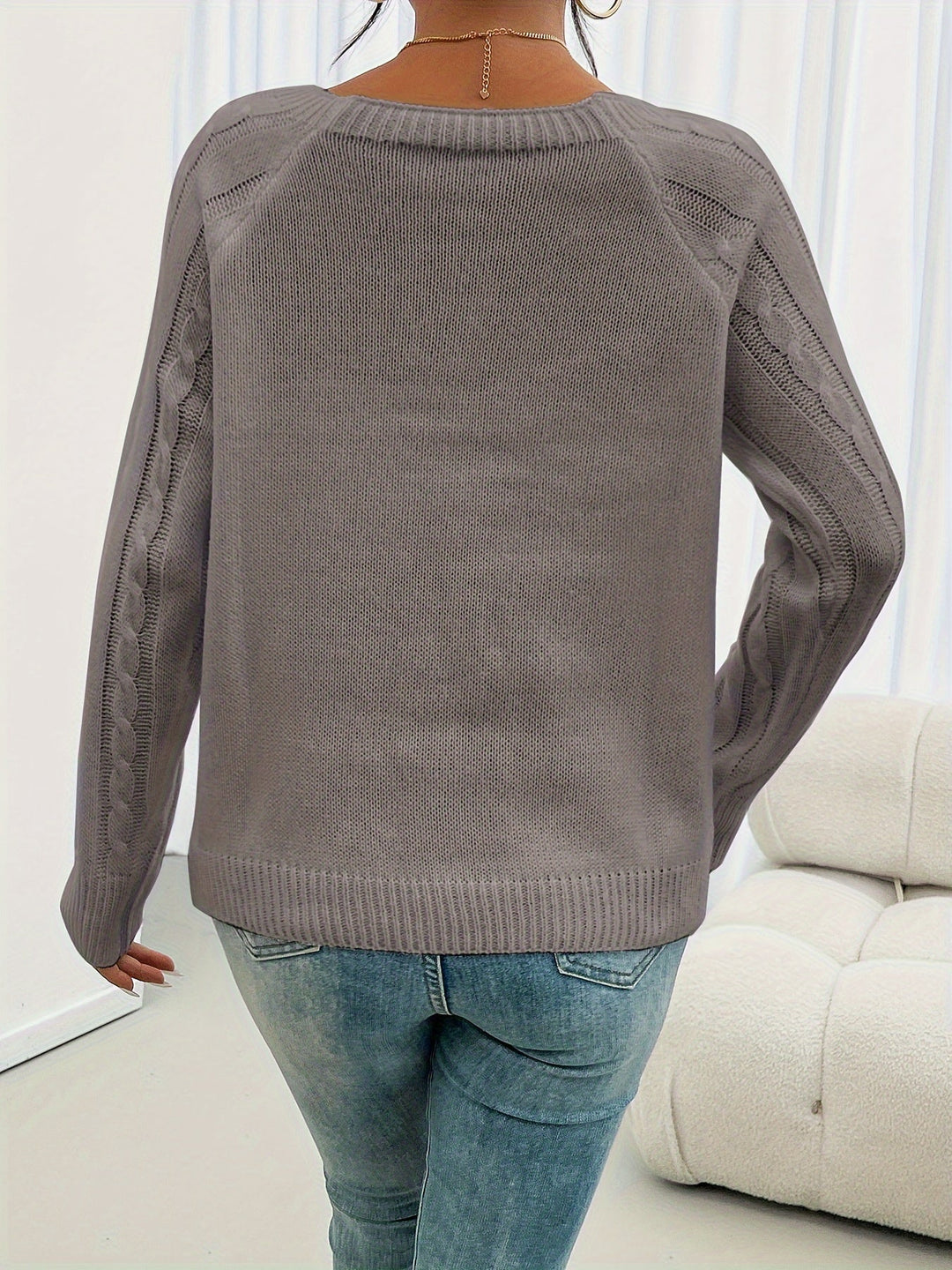 Winifred | Sweter z teksturowanymi detalami na guzikach