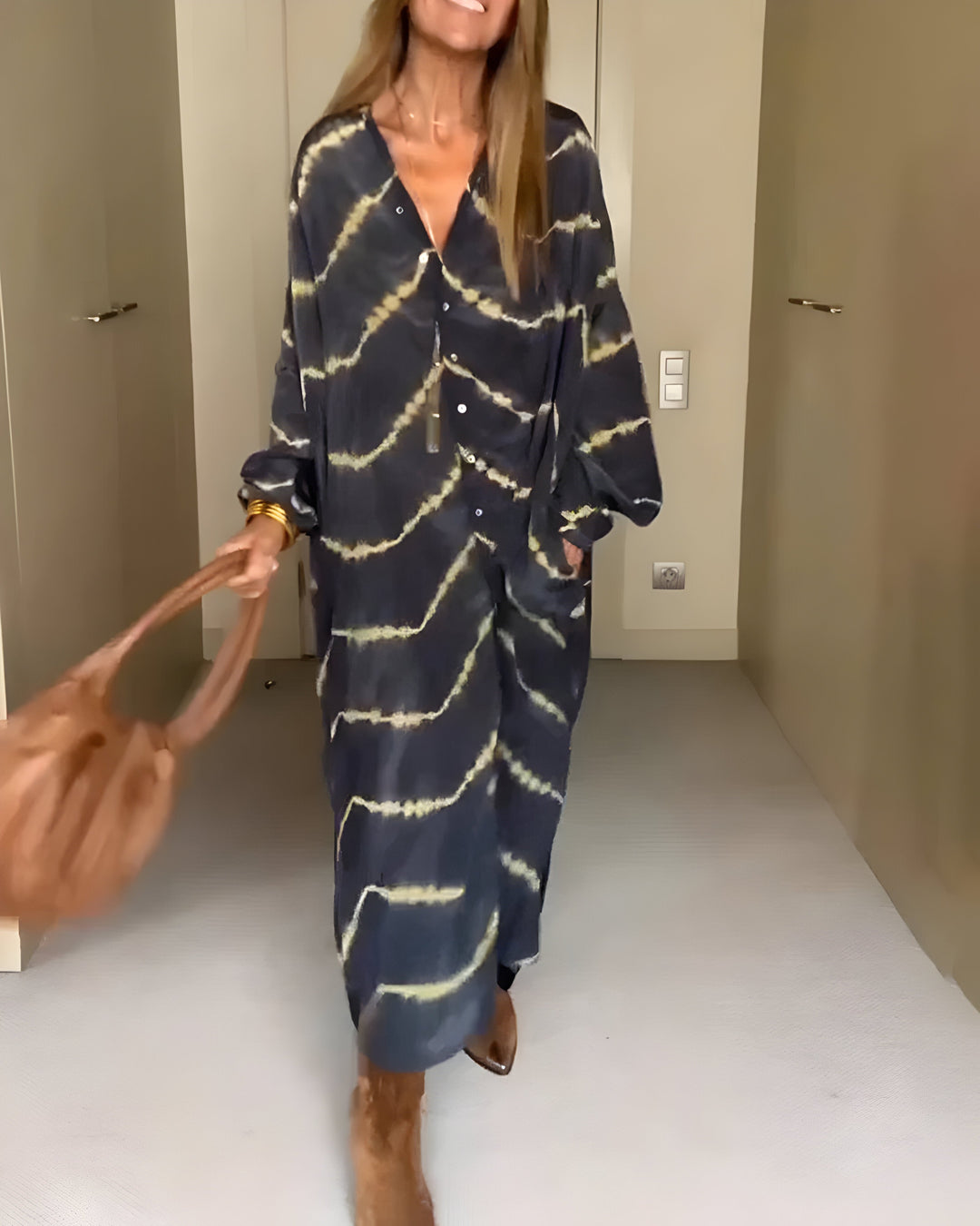 Julia | Stylowa Sukienka Oversized z Dekoltem w Serek