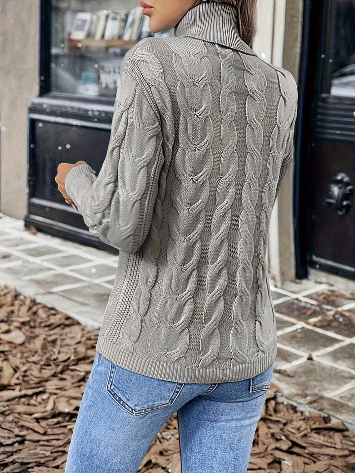 Naomi | Sweter z golfem plecionym