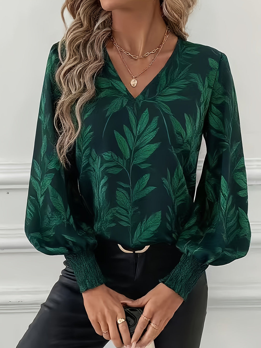 Lorna | Elegancka bluzka z dekoltem w serek i lanternowymi rękawami