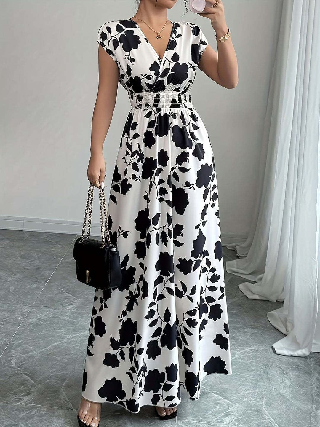 Sariyah | Elegancka Sukienka Bez Rękawów z Dekoltem w Serek