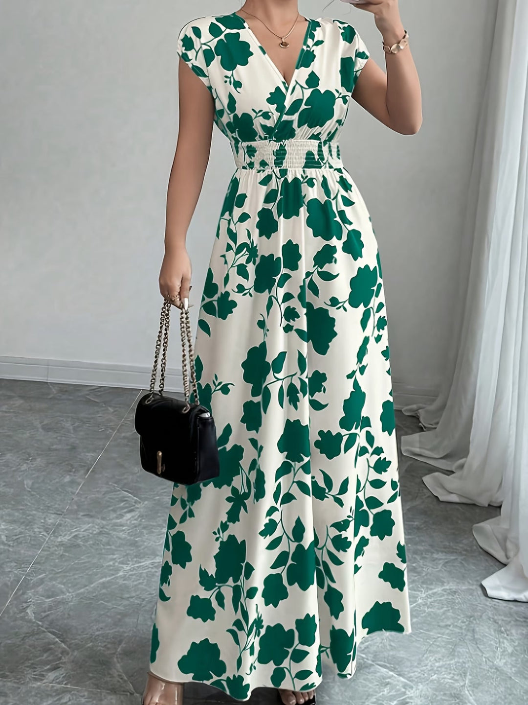 Sariyah | Elegancka Sukienka Bez Rękawów z Dekoltem w Serek