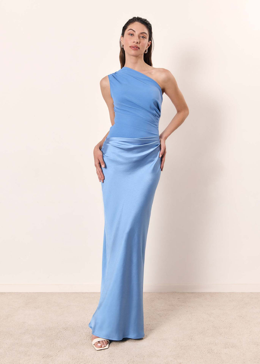 Isabella | Elegancka Maxi Sukienka na Jedno Ramię