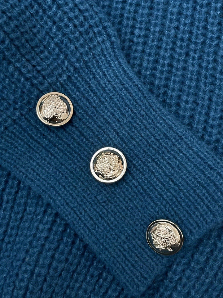 Beatrix | Sweter z dekoltem w serek i guzikami