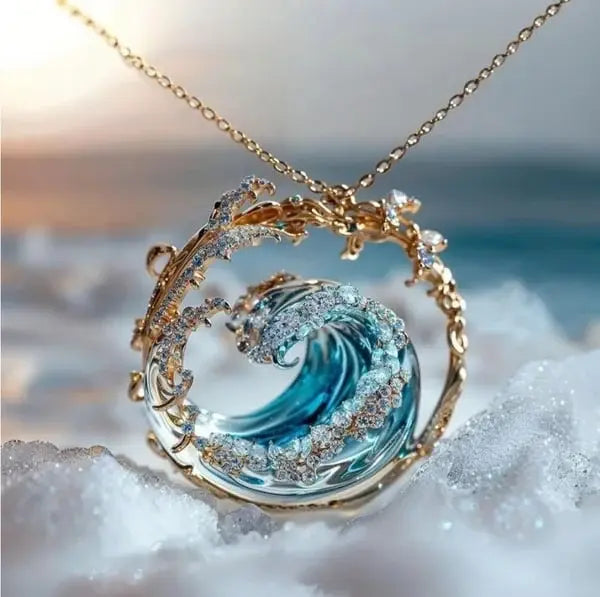 Meredith | Naszyjnik z Wisiorkiem w Kształcie Fali Oceanicznej