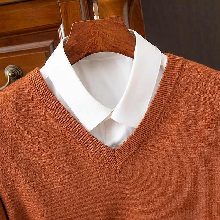 Carter | Elegancki Sweter z Dekoltem w Serek